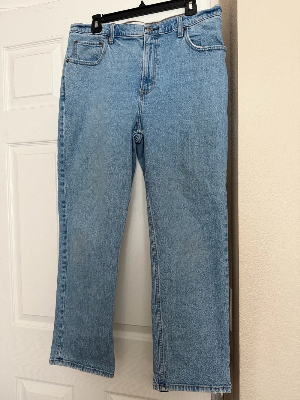 Womens Abercrombie & Fitch Classic Light Blue  Straight-Leg Jeans, size 32 short